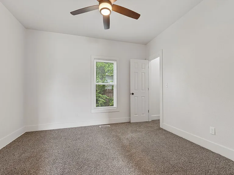 802 W McCormick St — Photo 11