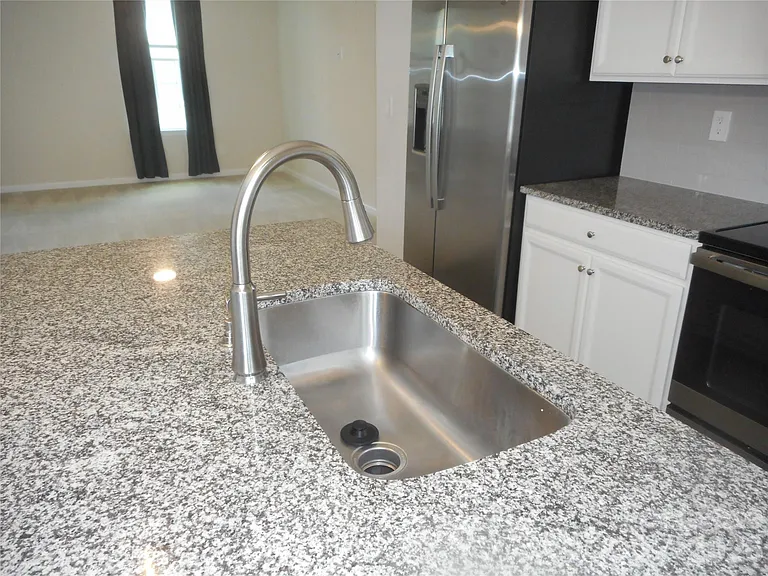 2105 Autumn Olive Ln — Photo 5