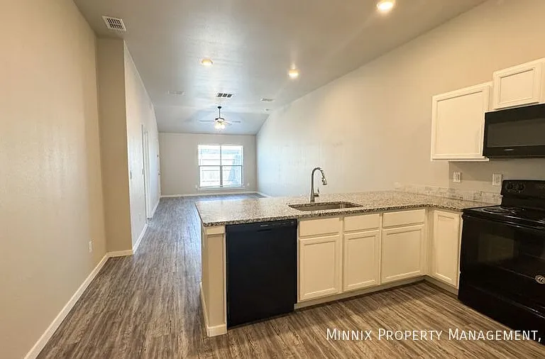 2104 N Avenue J #A — Photo 8