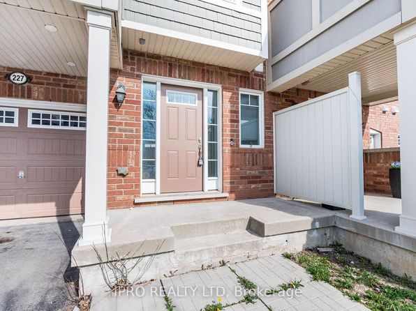 227 Slingsby Lndg, Milton, ON L9T 8N5