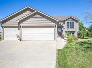 1518 Harvest Ln, Shakopee, MN 55379