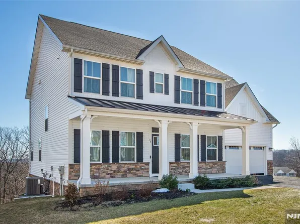 37 Esposito Ln, Landing, NJ 07850