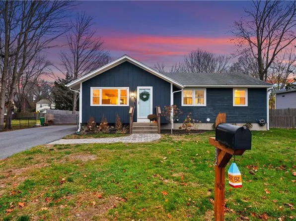 82 Primrose Dr, Warwick, RI 02818