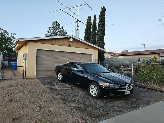 3rd image of 1732 De Anza St