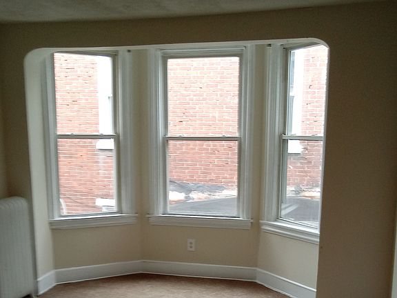 4th image of 902 N Madison St APT 1
