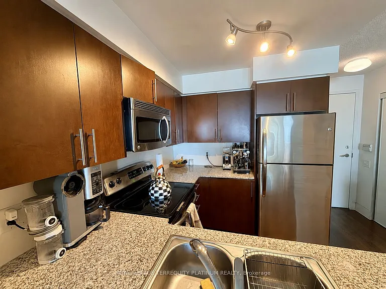 2191 Yonge St #2703 — Photo 6