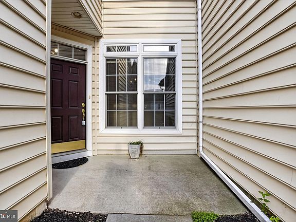 4th image of 676 Sorrell Cir