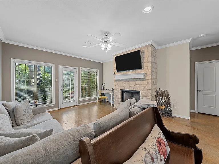 2823 Savannah Ct — Photo 7