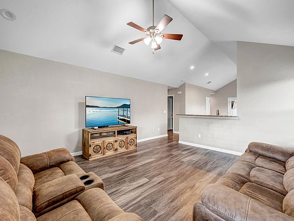 5th image of 655 Oak Lane