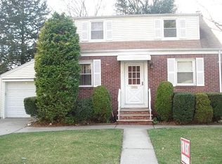 2-30 32nd St, Fair Lawn, NJ 07410