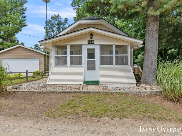 8711 Orleans Ave, Fenwick, MI 48834