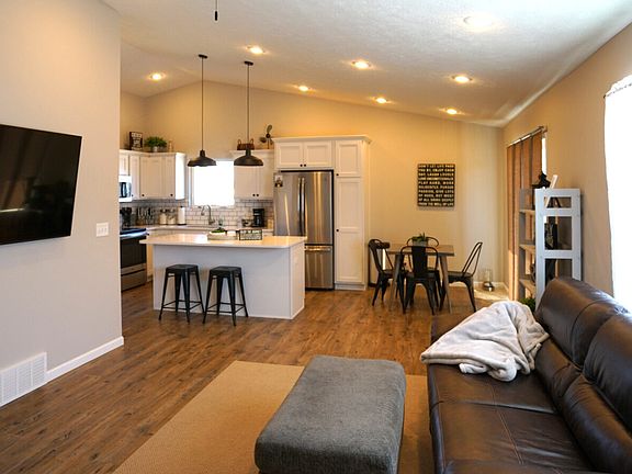 5th image of 533 Schmidt Cir