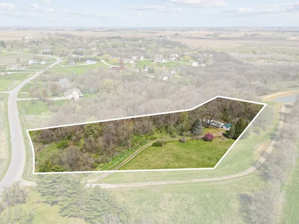 2295 Dakota Dr, Pella, IA 50219