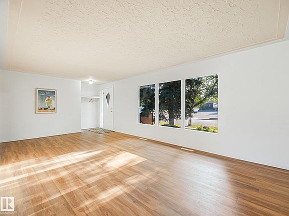 5th image of 6112 105a St NW