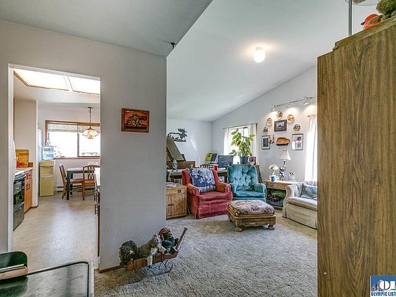5th image of 3124 S Regent St