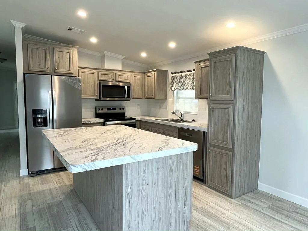 3 bed, 2.0 bath, 1355 sqft, $1,150 — Photo 2
