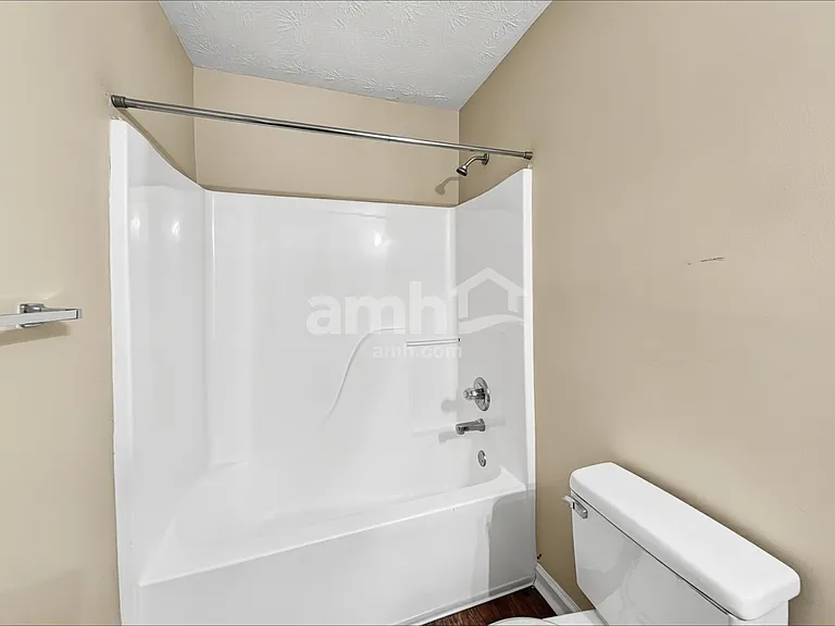 451 Bellingham Dr — Photo 16