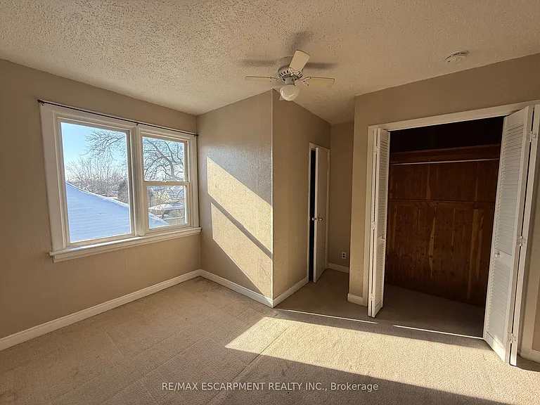 17 Lyons Ave #2 — Photo 4