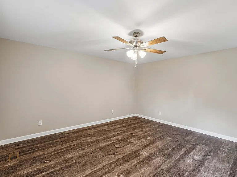 927 Oak Vale — Photo 3
