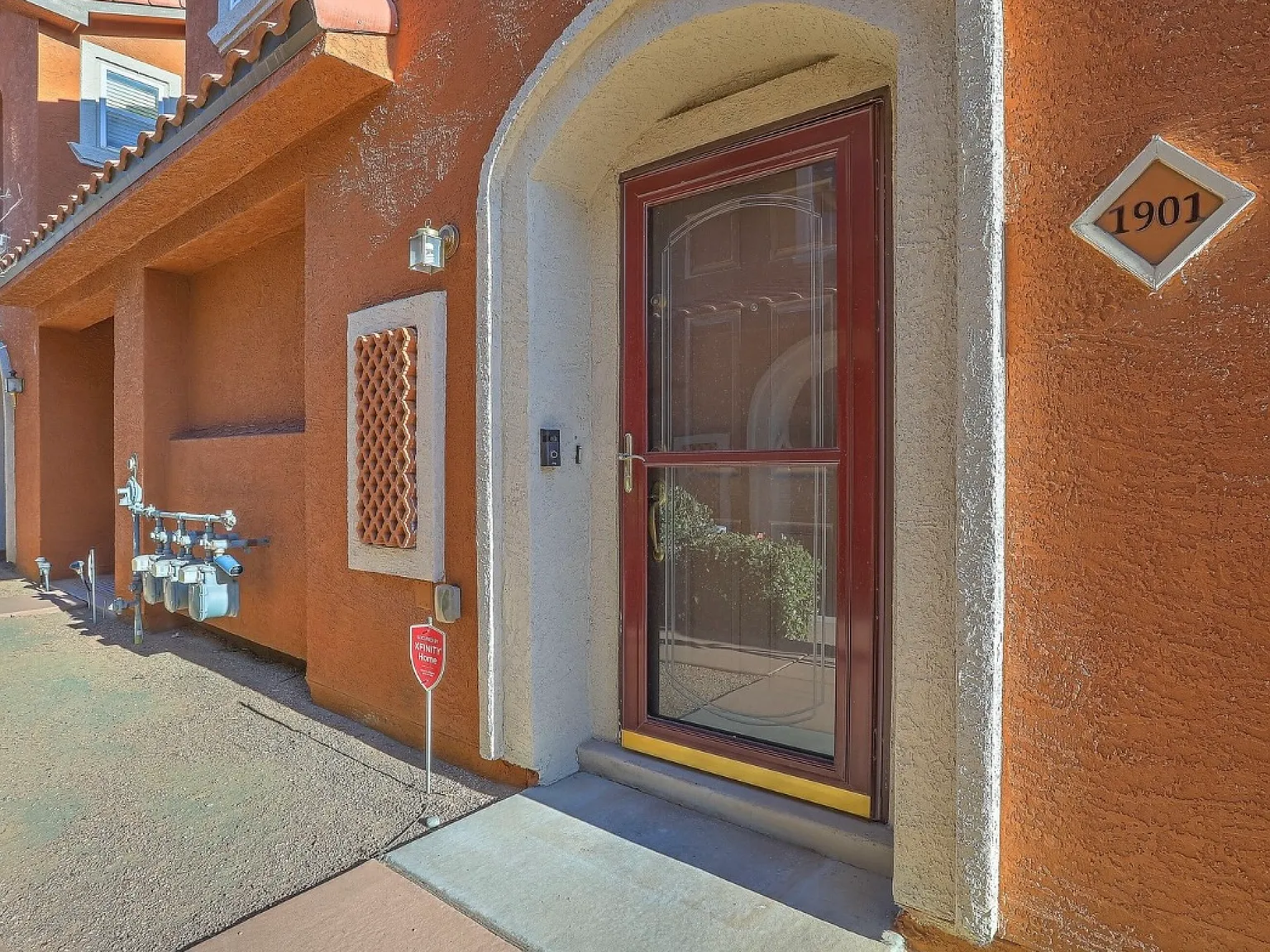 2 bed, 1165 sqft, $1,650 — Photo 2