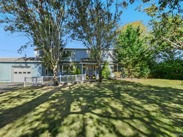 136 Connetquot Drive, Oakdale, NY 11769