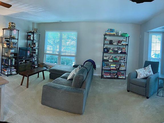 4th image of 985 Breakwater Dr