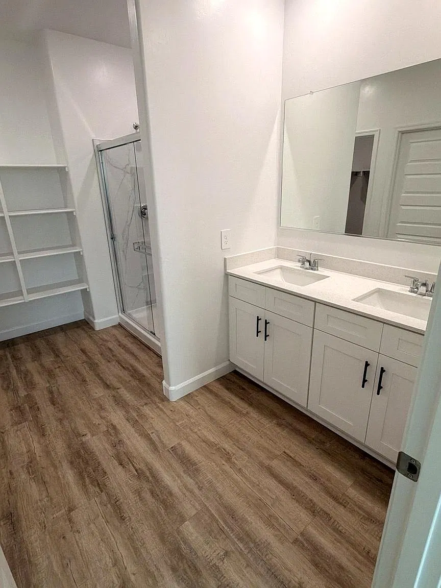3 bed, $2,000 — Photo 4