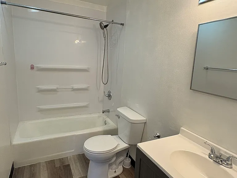 1107 Koch St — Photo 10