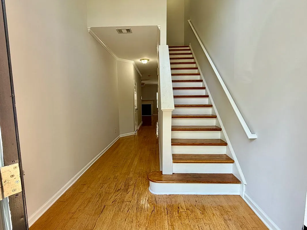 3 bed, 2.5 bath, 1736 sqft, $2,200 — Photo 2