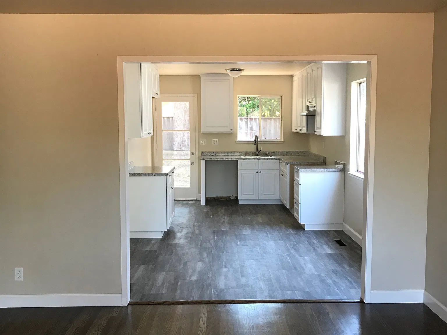 2 bed, 950 sqft, $3,700 — Photo 4