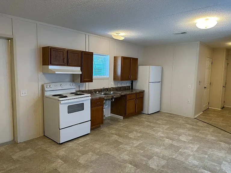 2501 S Broadway Ave — Photo 6
