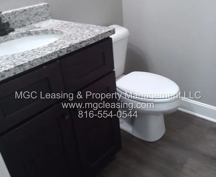 9324 N Main St — Photo 44
