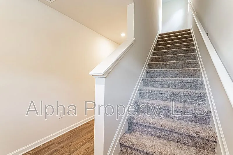 4 bed, 2.5 bath, 2065 sqft, $1,975 — Photo 2