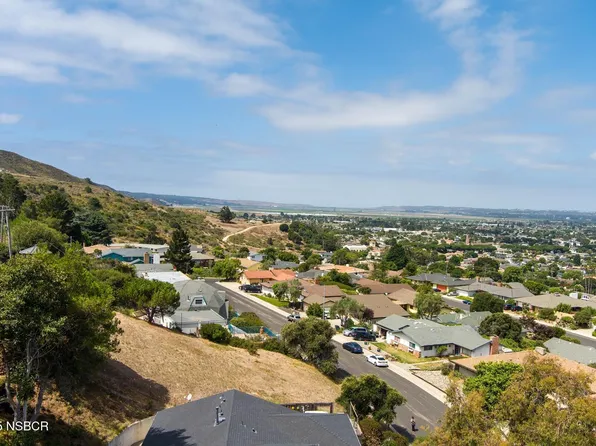30 Cambridge Dr, Lompoc, CA 93436