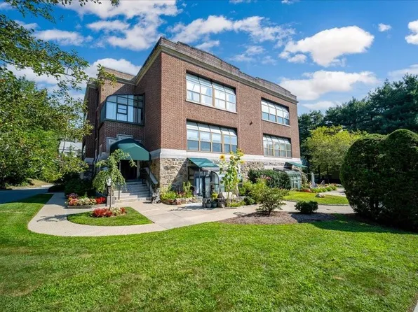 33 Roselle Avenue #L, Pleasantville, NY 10570