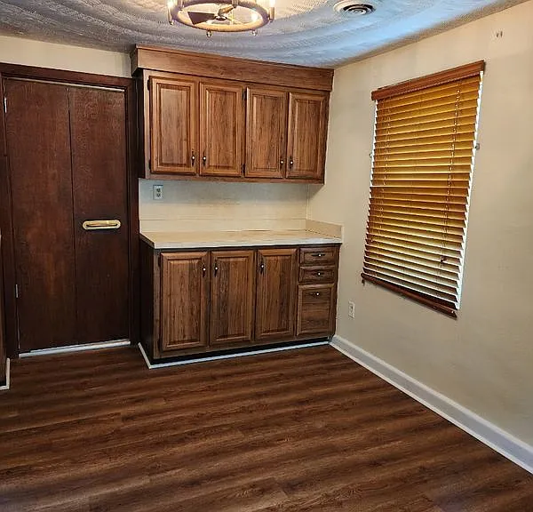3556 Riverside Dr — Photo 7