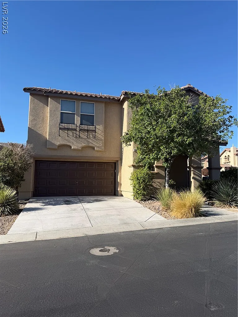 3 bed, 2.5 bath, 1721 sqft, $2,200 — Photo 2