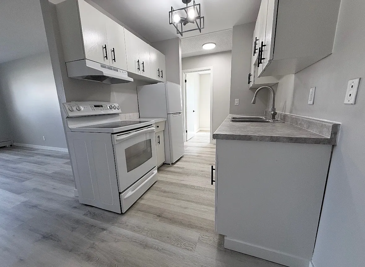 9108 127 Avenue NW Edmonton — Photo 1