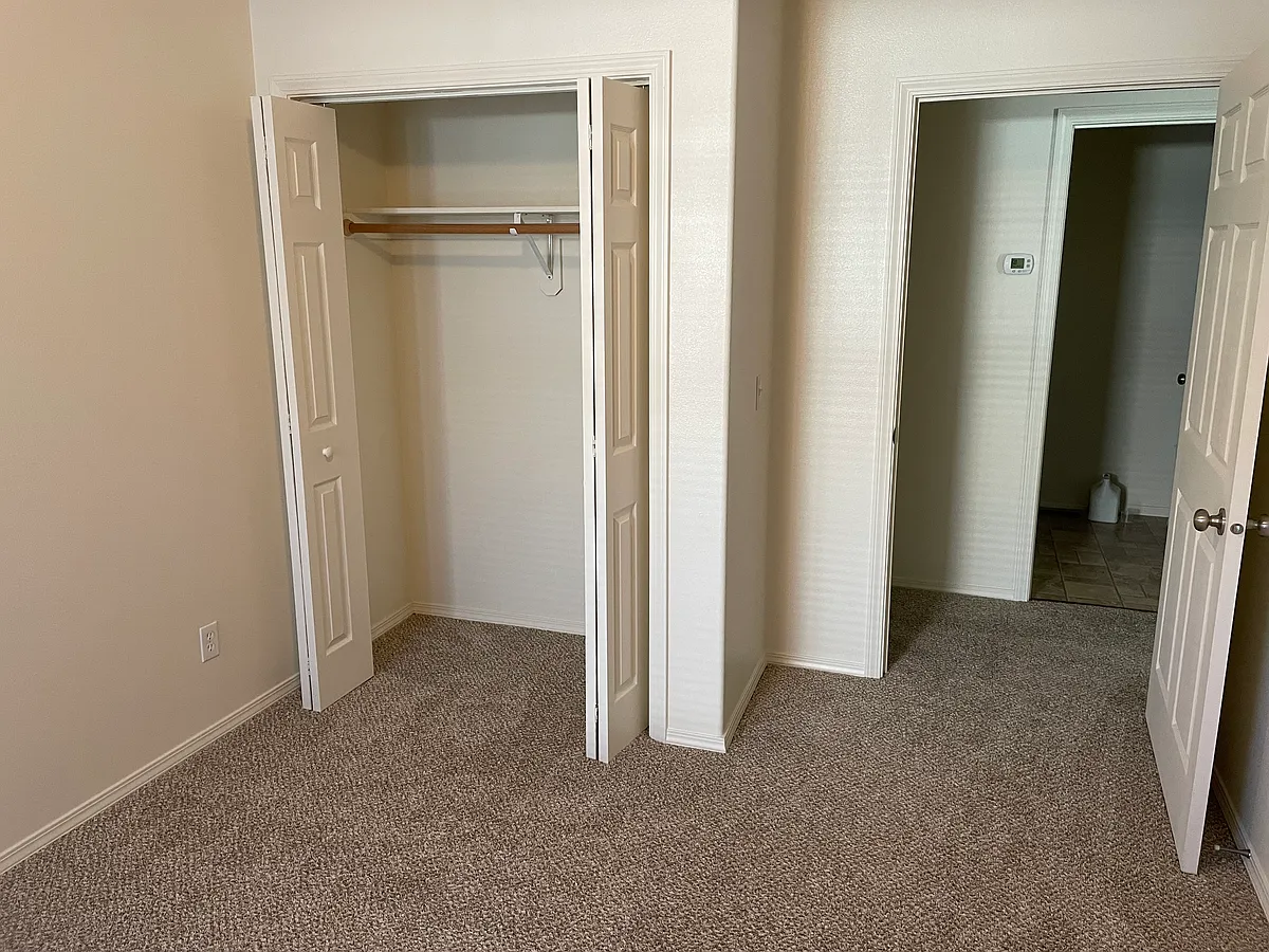 Building Photo - Longbow Ln