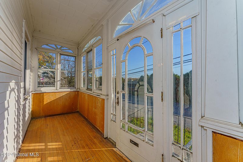 5th image of 44 Crabapple Lane