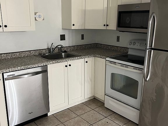 4th image of 326 E Green Meadow Dr