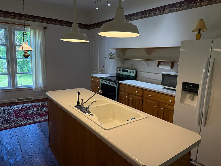 325 S Main St — Photo 5