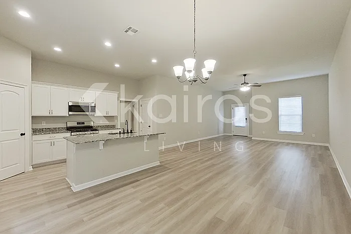 3 bed, 2.0 bath, 1629 sqft, $1,945 — Photo 4