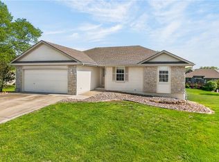 1717 Longhorn Ln, Raymore, MO 64083