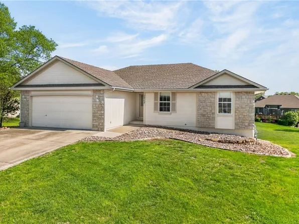 1717 Longhorn Ln, Raymore, MO 64083