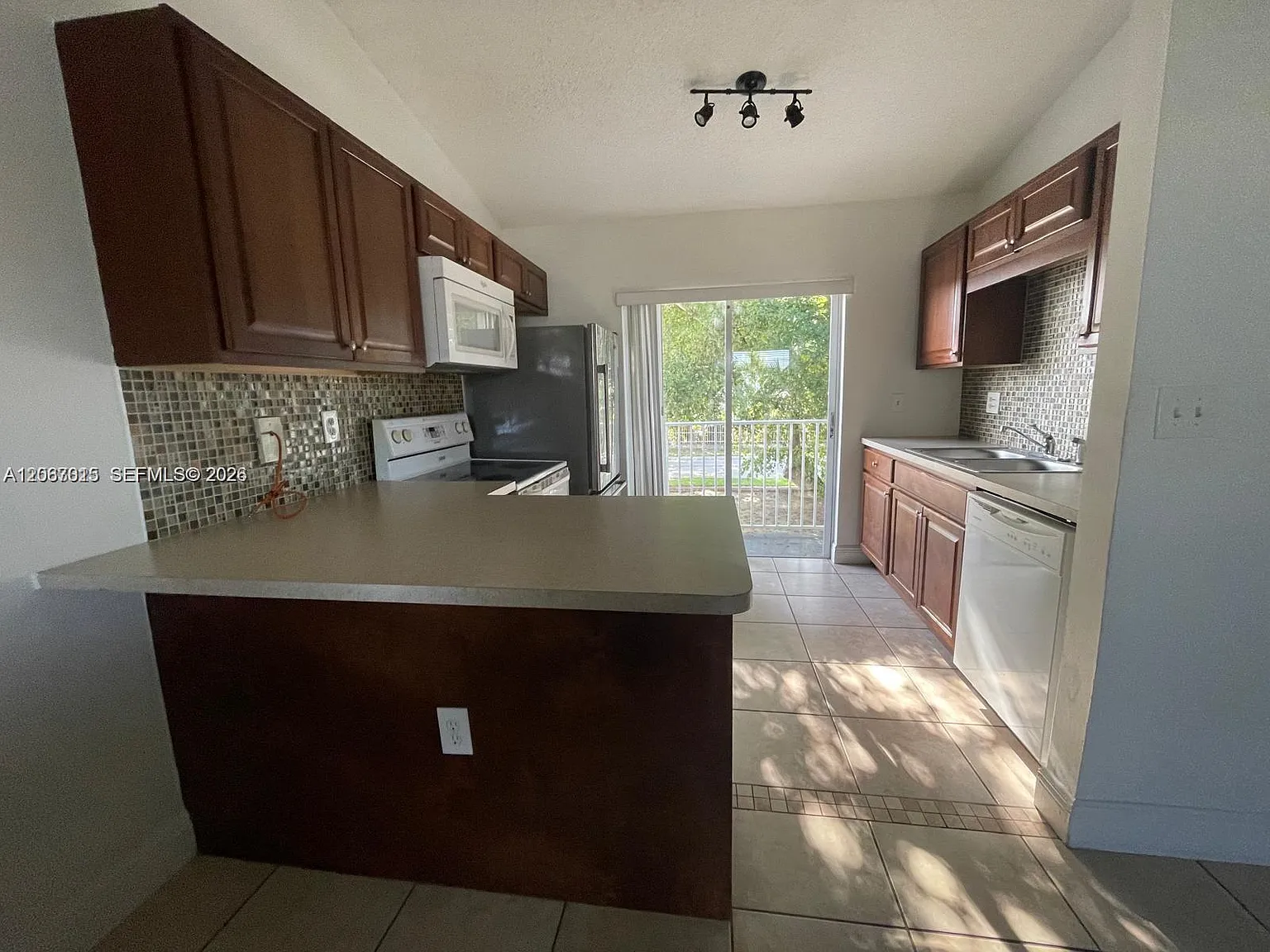 Images Of Kendall Condo — Photo 4