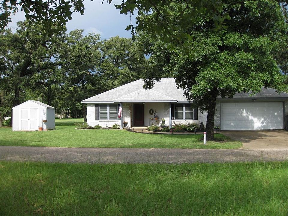 1st image of 16 Patio Dr