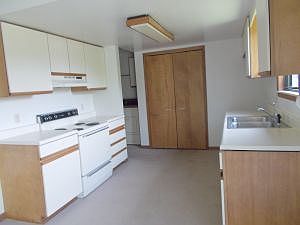 815 Deer Run kitchen2