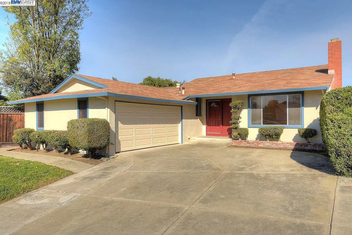 3 bed, 1256 sqft, $3,900 — Photo 1