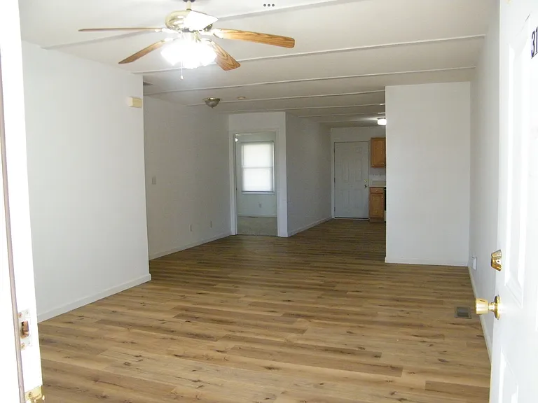 314 E Walnut St — Photo 5